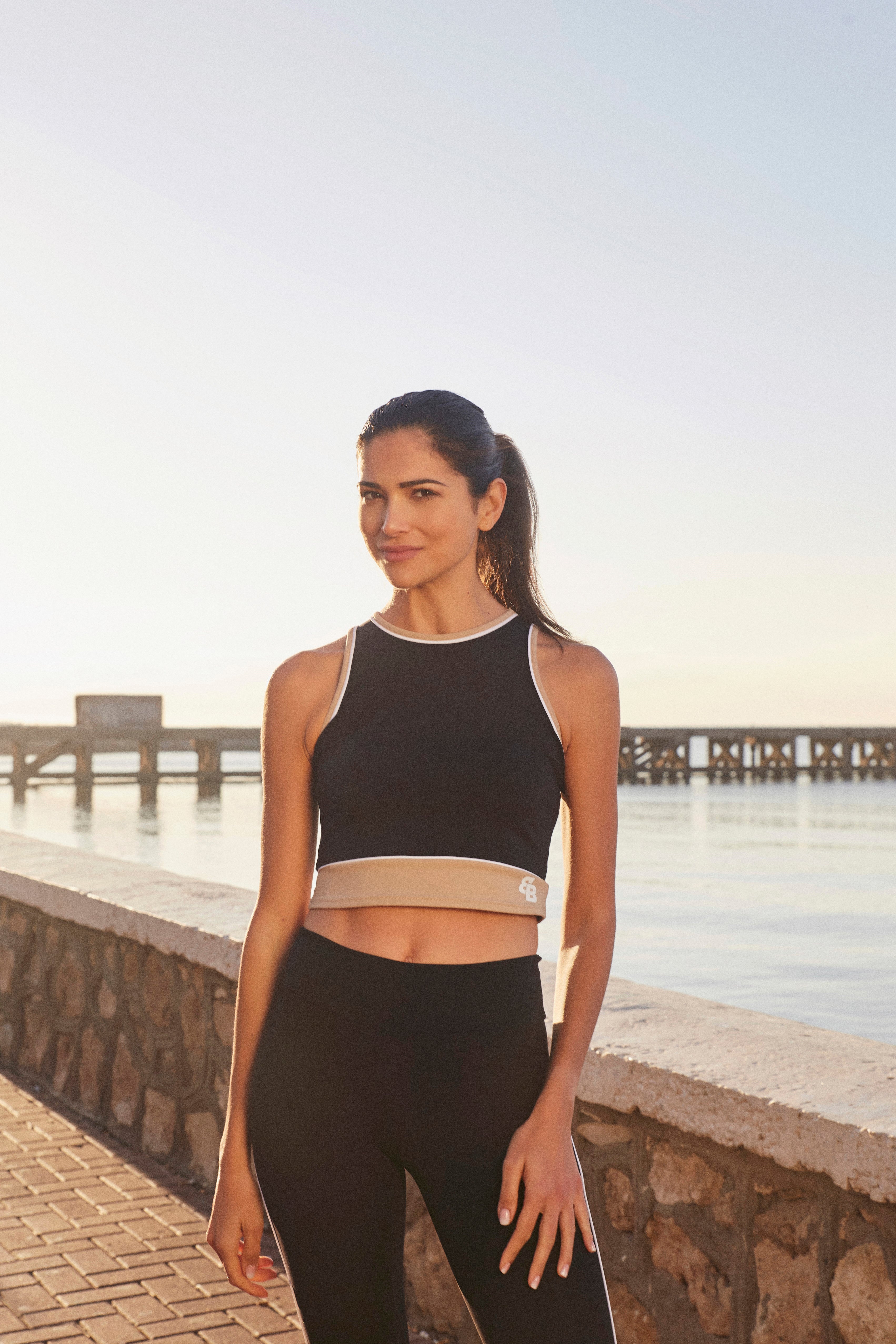 Top Isis Black